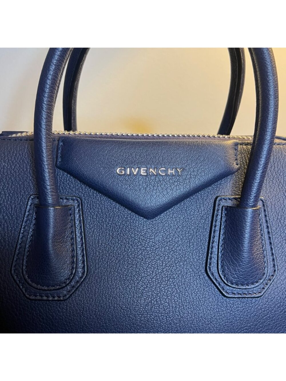 Givenchy Small Antigona Shoulder Bag Navy Goatskin Leather - Picture 4 of 14